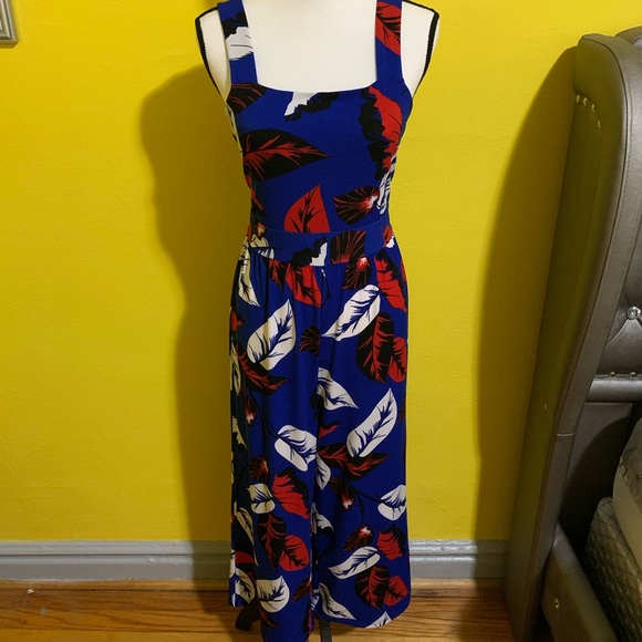 Express Pants - 🌸5/$25 Express floral cropped jumpsuit